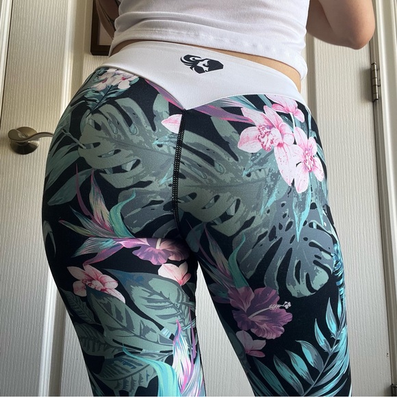 Tropical Print Leggings - Picture 3 of 11